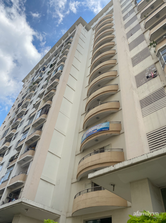 TP.HCM: Vừa chuyển tới căn hộ chung cư, cụ bà rơi từ tầng 10 xuống đất tử vong thương tâm-2