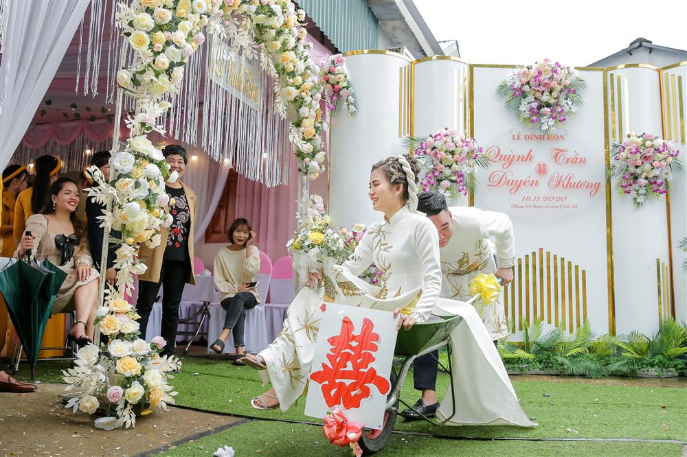 Chú rể Thái Nguyên chịu chơi, chi tiền triệu tậu dàn siêu xe bê lễ, hô biến đám hỏi trở nên chất như nước cất khiến ai cũng trầm trồ-6