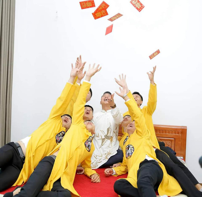 Chú rể Thái Nguyên chịu chơi, chi tiền triệu tậu dàn siêu xe bê lễ, hô biến đám hỏi trở nên chất như nước cất khiến ai cũng trầm trồ-7