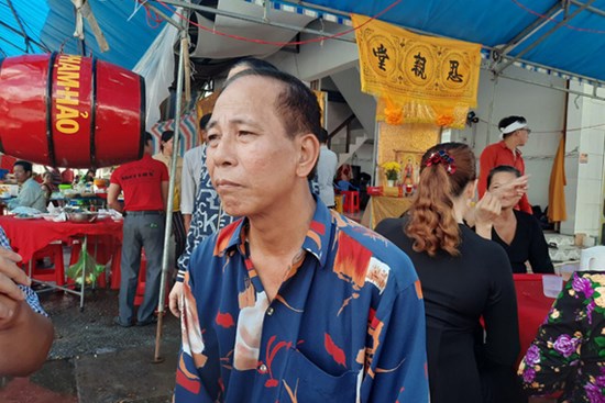 Người cha đau đớn khi chứng kiến thi thể con gái trong căn nhà hoang