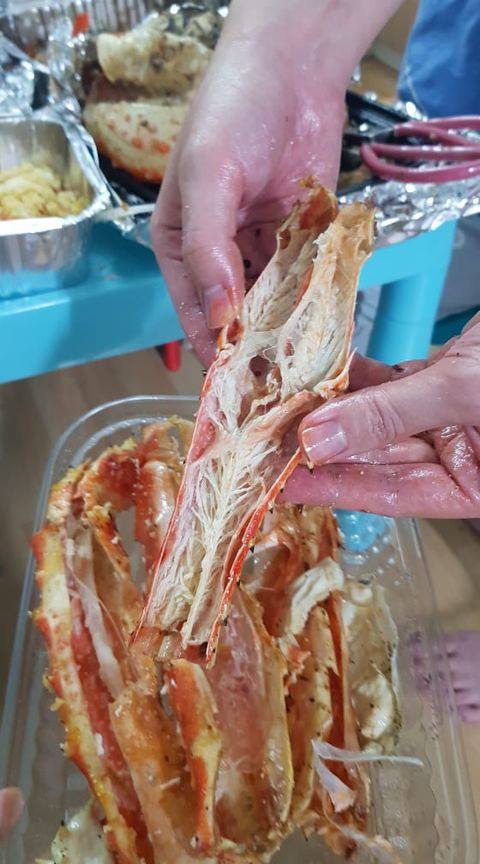 Cắn răng chi 3,5 triệu mua cua hoàng đế, tới khi nhận mẹ trẻ tá hỏa vì cua teo tóp, thịt dính hết vào vỏ, dân mạng khuyên: Đòi tiền ngay!-3