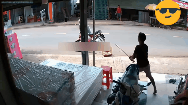 Tên trộm lỡ tay để chim sổ lồng khiến chủ nhà nóng mặt vác gậy đuổi theo-4