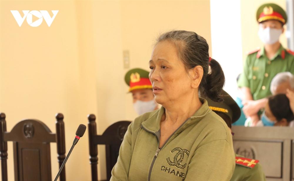 Con gái hành hạ dã man mẹ ruột 79 tuổi bị tuyên án 4 năm tù-1