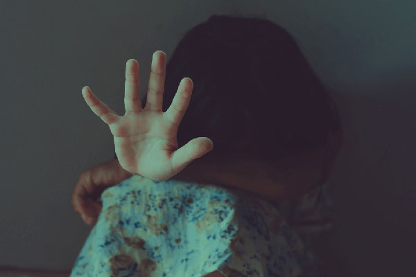 Cướp ập đến nhà, chồng bất lực nhìn vợ bị cưỡng bức tập thể để rồi cả hai cùng mất mạng, chẳng ngờ bi kịch bắt nguồn từ bức ảnh cưới-4