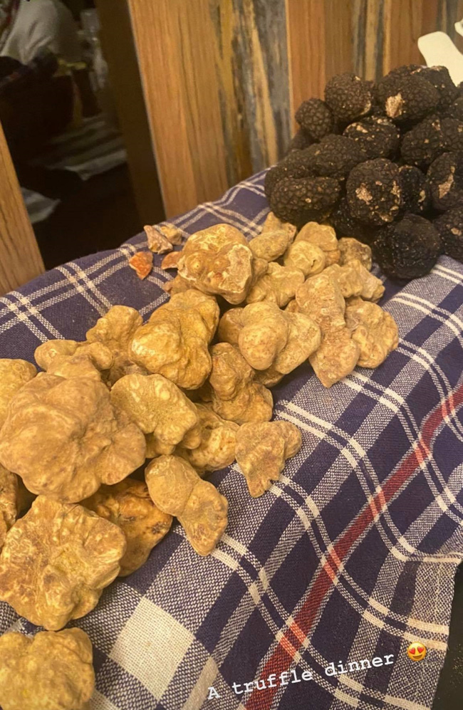 Đẳng cấp rich kid như Tiên Nguyễn: Ăn một bữa tối có giá trên trời với chỉ 1 loại nấm đắt đỏ bậc nhất thế giới-3