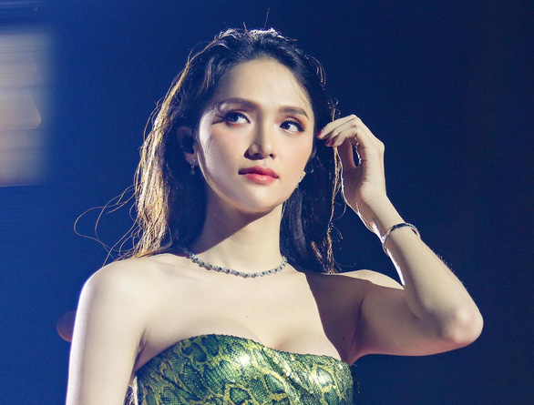Hương Giang và Thủy Tiên: Được tung hô lên tận mây xanh rồi cơn bão antifan ùa tới-4