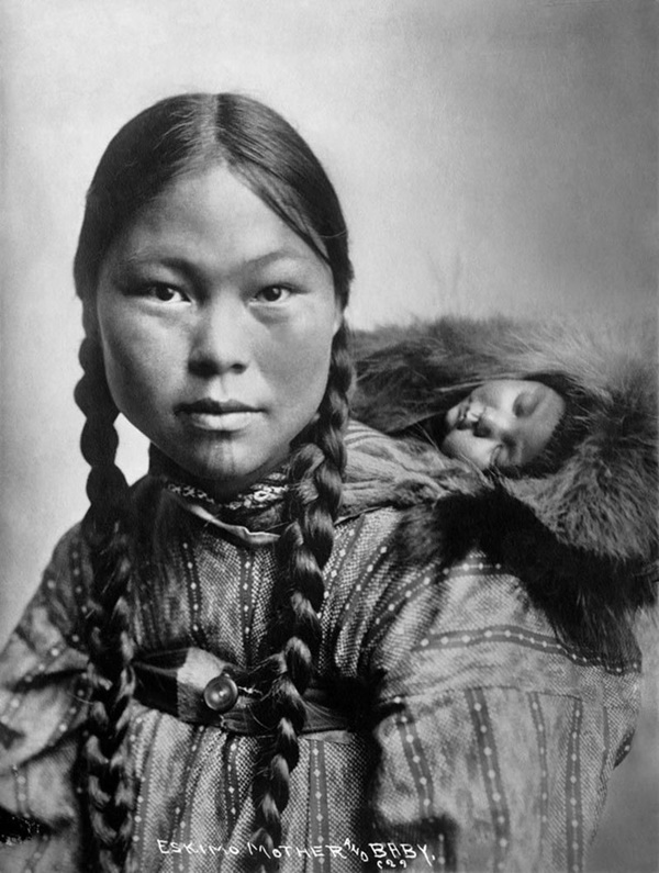 Chuyện thật có 1-0-2: Phụ nữ Eskimo được chồng đem ra tiếp khách để thể hiện lòng hiếu khách, thoải mái cho ngủ chung với người lạ-2
