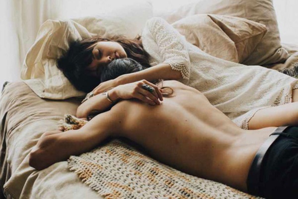 Cứ mỗi lần tôi nói 1 trong 9 điều này trước khi ân ái, chồng tôi lại rồ lên: Trên giường còn dám nói những điều này, em còn muốn tình cảm sao?-4