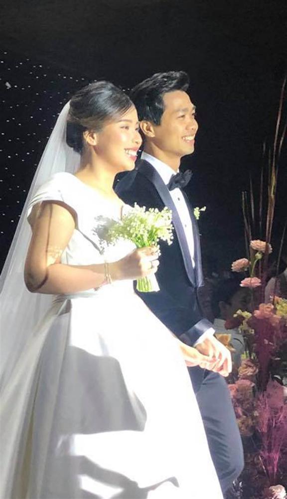 Có bạn thân là thiên kim tiểu thư thật lợi: Đến ăn cưới còn được cô dâu Viên Minh gửi tặng lắc vàng-1