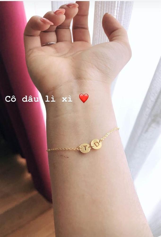 Có bạn thân là thiên kim tiểu thư thật lợi: Đến ăn cưới còn được cô dâu Viên Minh gửi tặng lắc vàng-2