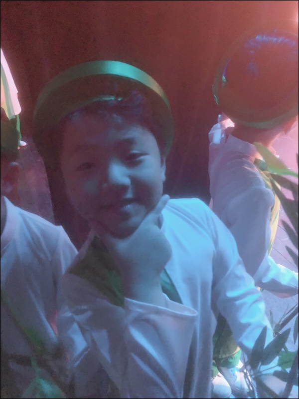 Chuẩn con nhà nòi, con trai Chí Nhân ăn đứt 2 anh chị thân sinh, mới 5 tuổi đã bước lên sân khấu lớn-3