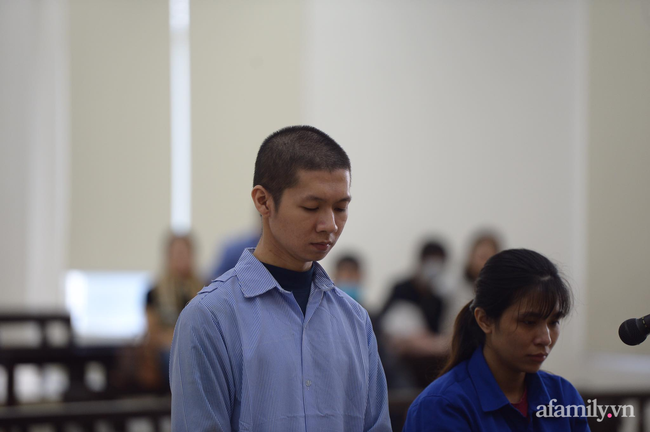 Xét xử vụ bé 3 tuổi bị mẹ ruột và bố dượng đánh đến tử vong: 2 bị cáo bật khóc, thay đổi lời khai, không thừa nhận bạo hành con-16