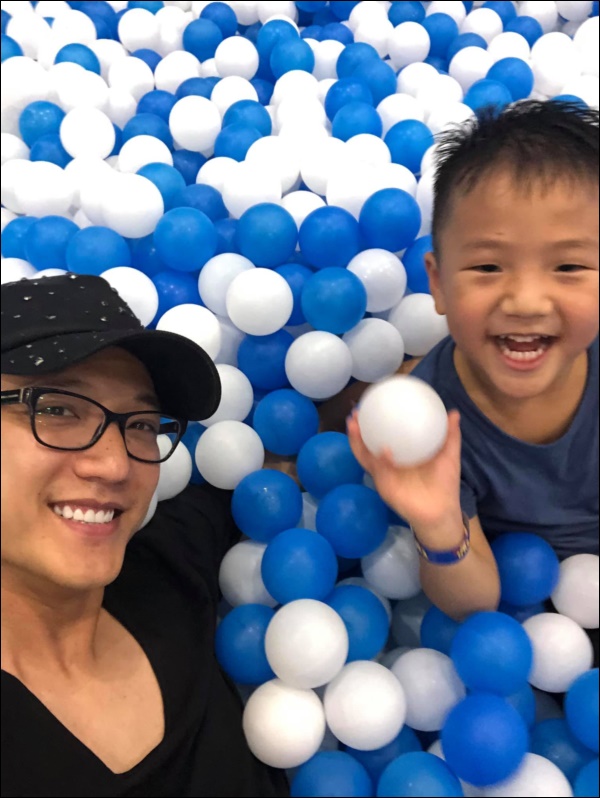 Chuẩn con nhà nòi, con trai Chí Nhân ăn đứt 2 anh chị thân sinh, mới 5 tuổi đã bước lên sân khấu lớn-8