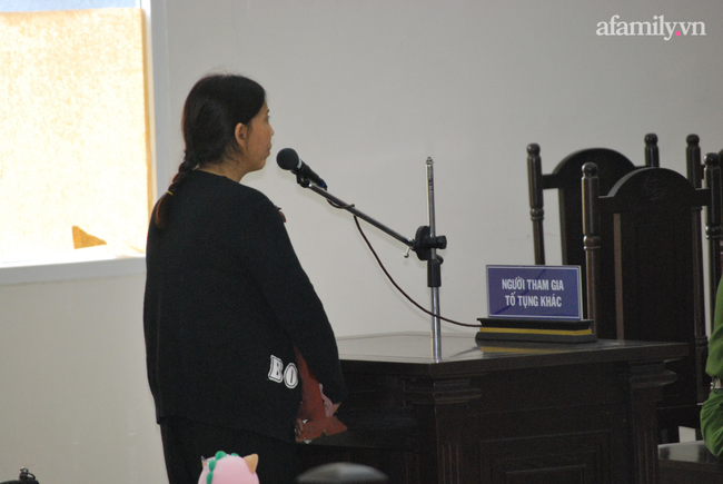 Vụ cặp vợ chồng bạo hành bé gái 3 tuổi đến chết: Con gái tố ngược mẹ đẻ trước tòa, phủ nhận hoàn toàn công sức bà chăm cháu-2