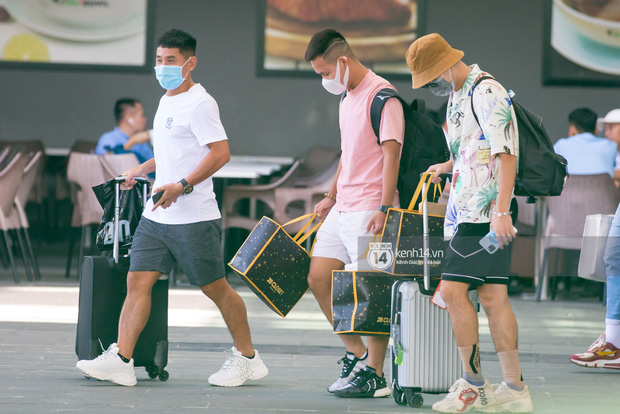 Chùm ảnh nét căng đoàn Công Phượng và khách mời: Xin lỗi nhưng Dũng Gôn cướp trắng spotlight cô dâu chú rể mất rồi!-4