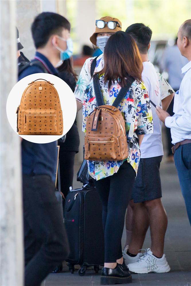 Cặp đôi Công Phượng - Viên Minh giản dị xuất hiện ở sân bay, thể hiện tình cảm cực tinh tế bằng 1 món hàng hiệu-9