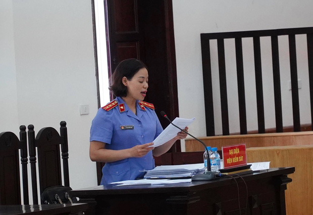 VKS đề nghị tử hình bố dượng, tù chung thân với mẹ ruột vụ bạo hành con gái 3 tuổi đến chết-1