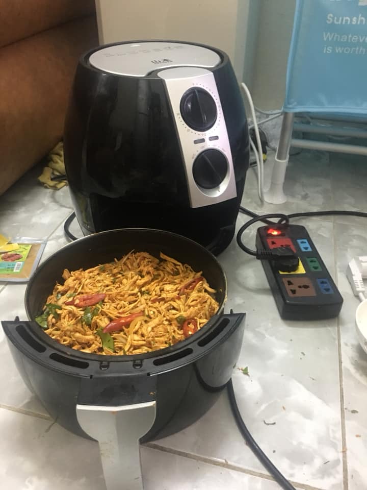 Chẳng cần phải đi mua, hội chị em tự làm khô gà lá chanh với nồi chiên không dầu trong một nốt nhạc-13