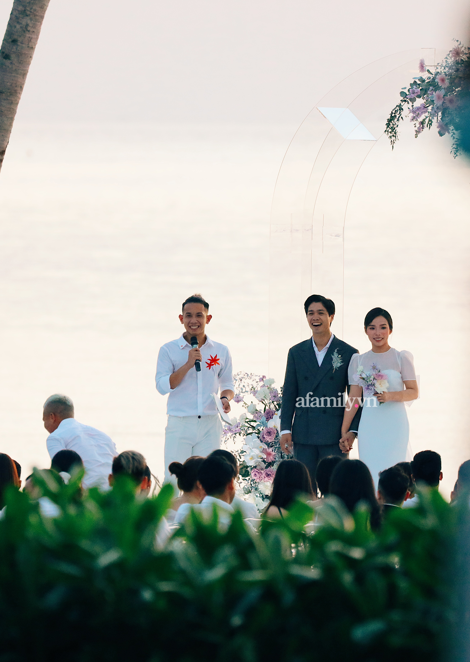 Toàn cảnh lễ cưới siêu tinh tế của Công Phượng, Viên Minh, chú rể bật mí chuyện ai là người tỏ tình đầu tiên và lời nhận xét khó đỡ của Duy Pinky khiến ai cũng bật cười-16