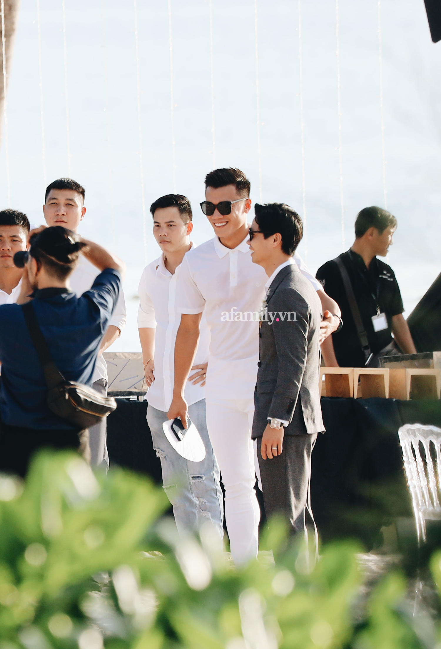 Toàn cảnh lễ cưới siêu tinh tế của Công Phượng, Viên Minh, chú rể bật mí chuyện ai là người tỏ tình đầu tiên và lời nhận xét khó đỡ của Duy Pinky khiến ai cũng bật cười-2