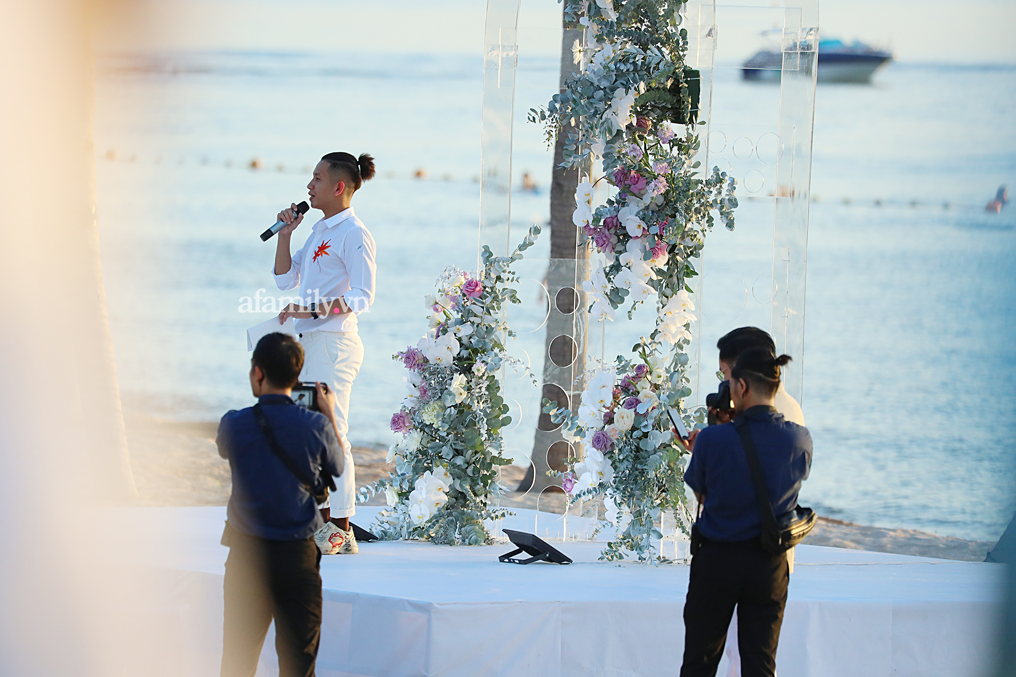 Toàn cảnh lễ cưới siêu tinh tế của Công Phượng, Viên Minh, chú rể bật mí chuyện ai là người tỏ tình đầu tiên và lời nhận xét khó đỡ của Duy Pinky khiến ai cũng bật cười-10