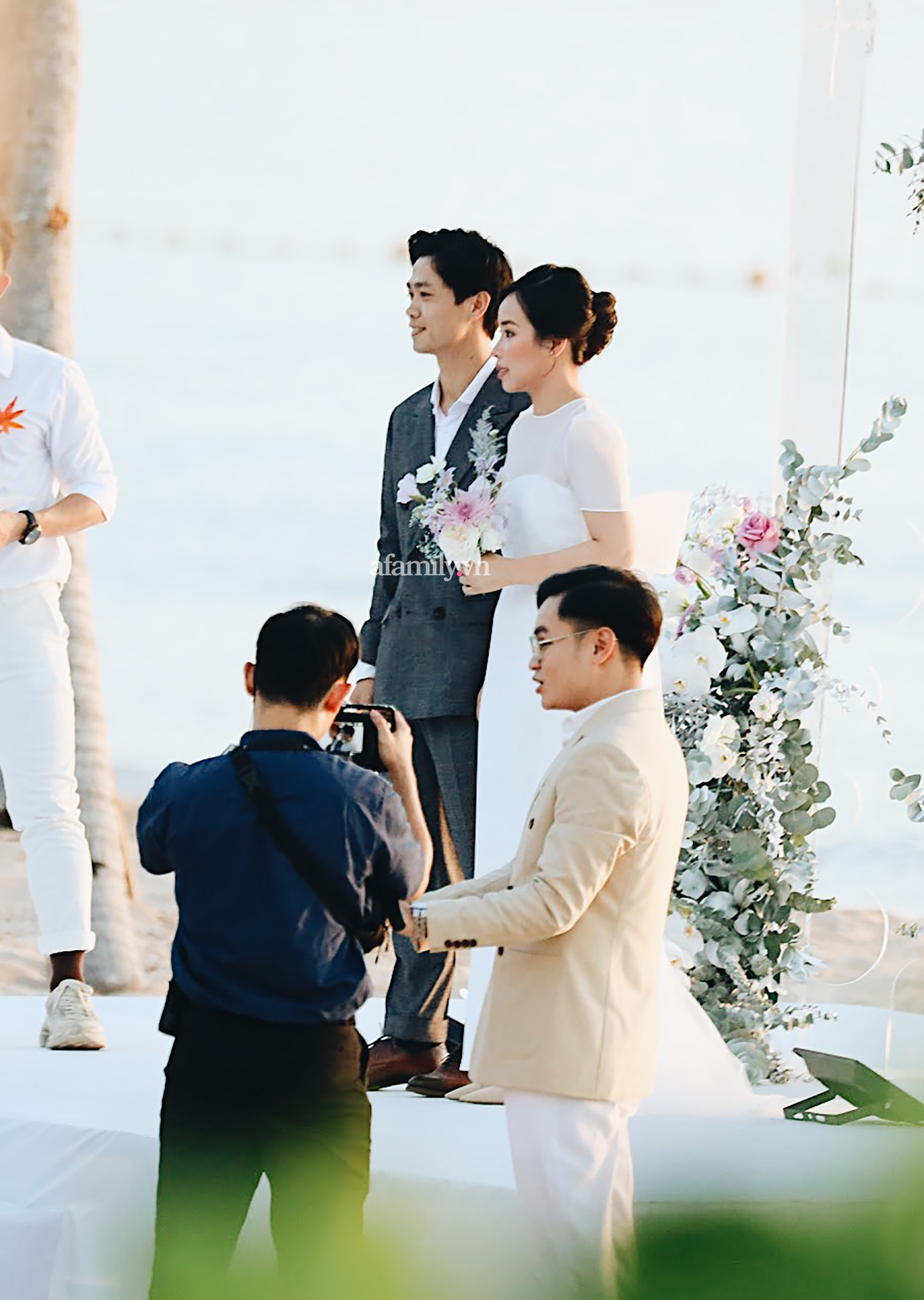 Toàn cảnh lễ cưới siêu tinh tế của Công Phượng, Viên Minh, chú rể bật mí chuyện ai là người tỏ tình đầu tiên và lời nhận xét khó đỡ của Duy Pinky khiến ai cũng bật cười-12