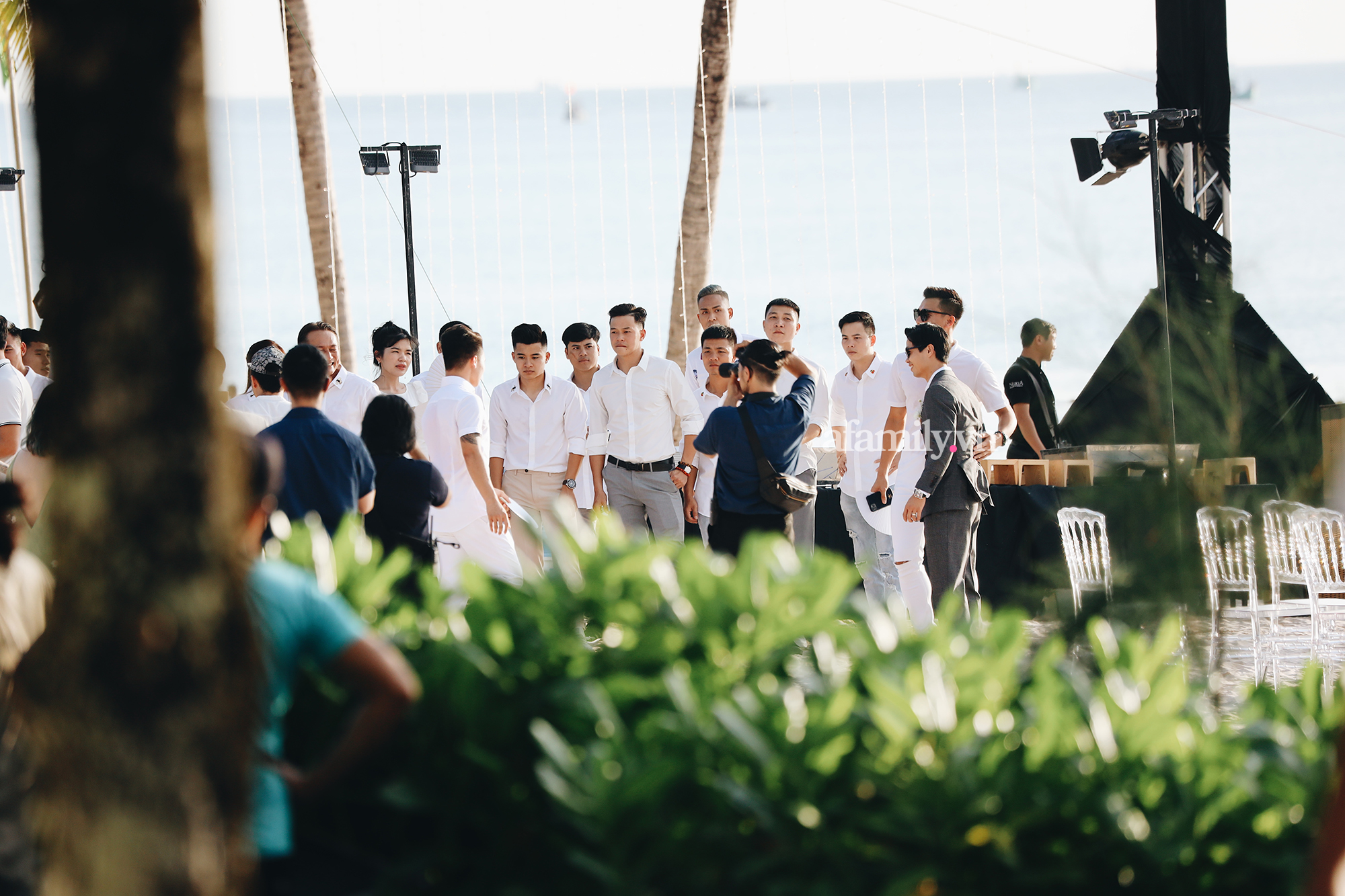 Toàn cảnh lễ cưới siêu tinh tế của Công Phượng, Viên Minh, chú rể bật mí chuyện ai là người tỏ tình đầu tiên và lời nhận xét khó đỡ của Duy Pinky khiến ai cũng bật cười-1