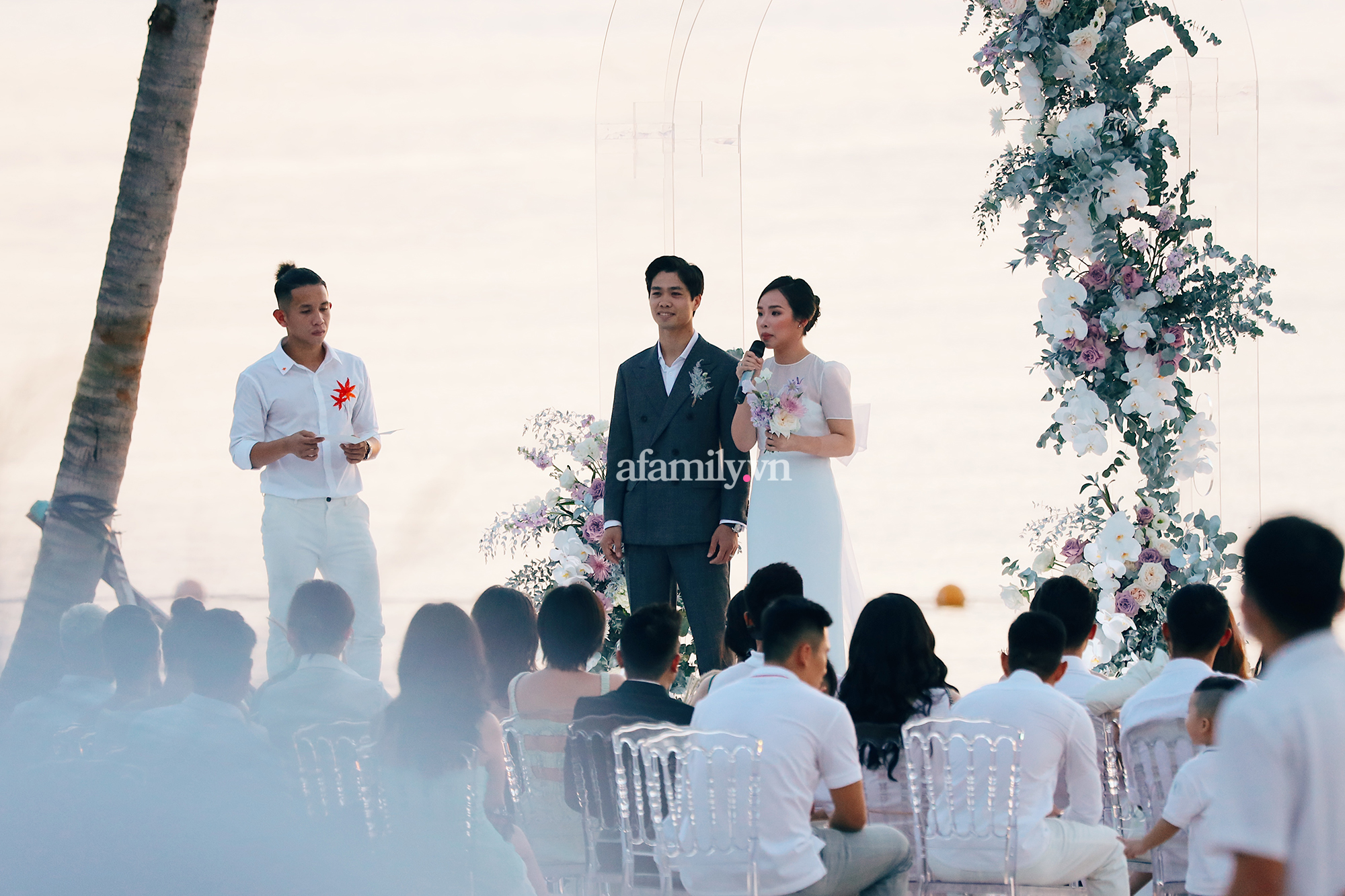 Toàn cảnh lễ cưới siêu tinh tế của Công Phượng, Viên Minh, chú rể bật mí chuyện ai là người tỏ tình đầu tiên và lời nhận xét khó đỡ của Duy Pinky khiến ai cũng bật cười-15