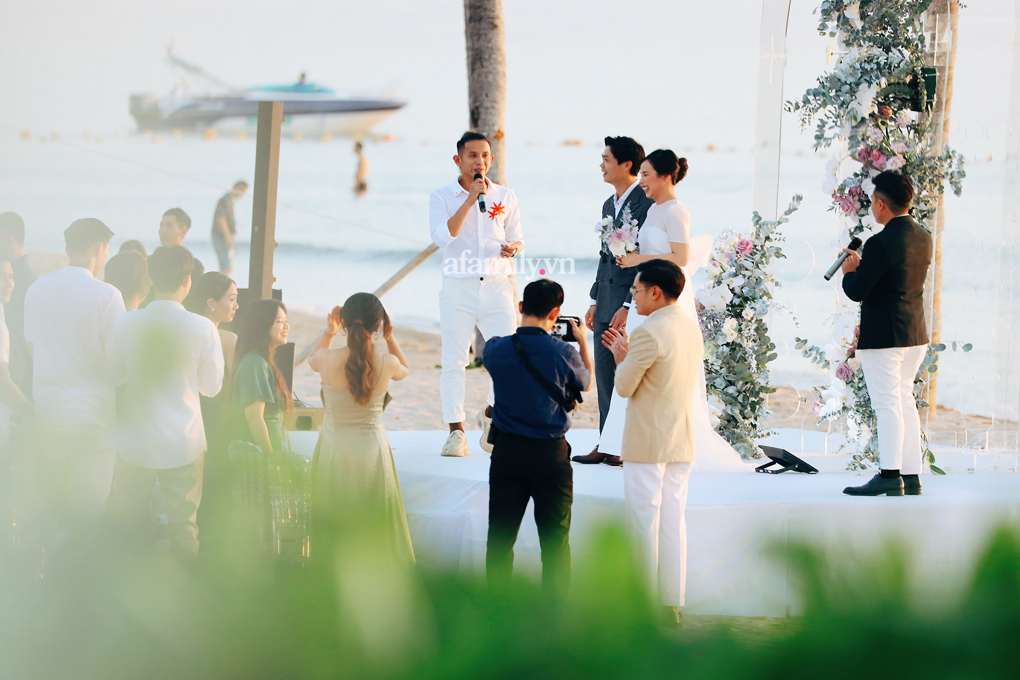 Toàn cảnh lễ cưới siêu tinh tế của Công Phượng, Viên Minh, chú rể bật mí chuyện ai là người tỏ tình đầu tiên và lời nhận xét khó đỡ của Duy Pinky khiến ai cũng bật cười-13