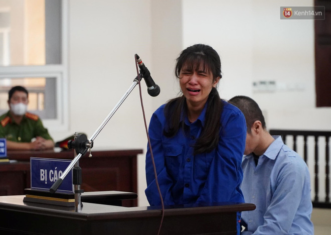 Nữ bị cáo bạo hành con gái 3 tuổi đến tử vong quỳ gối, gào khóc xin lỗi mẹ đẻ và bố mẹ chồng: Bị cáo chưa bao giờ thôi dằn vặt với bản thân mình-3