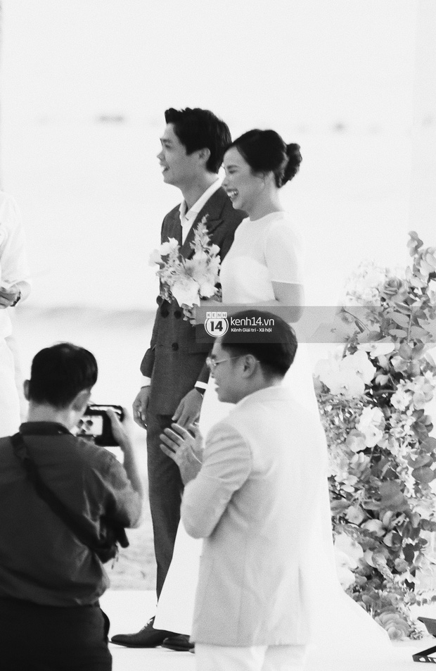 Bộ ảnh hôn lễ đẹp nức nở của Công Phượng - Viên Minh tại Phú Quốc: Nụ cười vỡ òa, cái nắm tay thật hơn bất cứ câu chuyện ngôn tình nào!-6