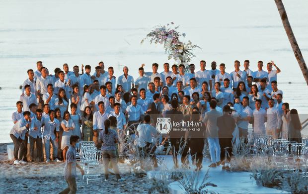 Bộ ảnh hôn lễ đẹp nức nở của Công Phượng - Viên Minh tại Phú Quốc: Nụ cười vỡ òa, cái nắm tay thật hơn bất cứ câu chuyện ngôn tình nào!-9