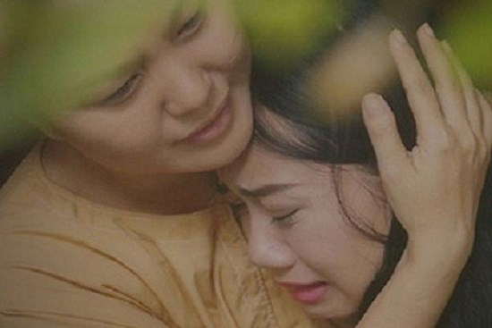 Chồng mất 10 ngày, mẹ đẻ chở đến bệnh viện rồi cầu xin việc khiến tôi sững sờ khóc lặng