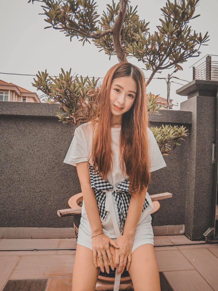 Nhan sắc hiện tại khiến ai cũng ngỡ ngàng của mẹ trẻ từng gây sốt với bức ảnh vén áo khoe bụng rạn kinh hoàng sau khi sinh tư-6