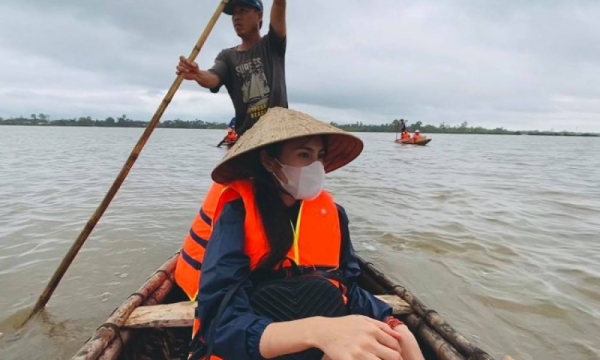 Thủy Tiên hỗ trợ 50 triệu cho các gia đình nghèo khó có nhà bị sập, ngày mai bay luôn ra Huế tiếp tục cứu trợ-4