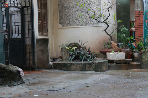 Cận cảnh nghĩa địa trong phố Hà Nội: Nơi người dân vẫn vô tư ăn uống, vui chơi bên cạnh mộ người chết-3