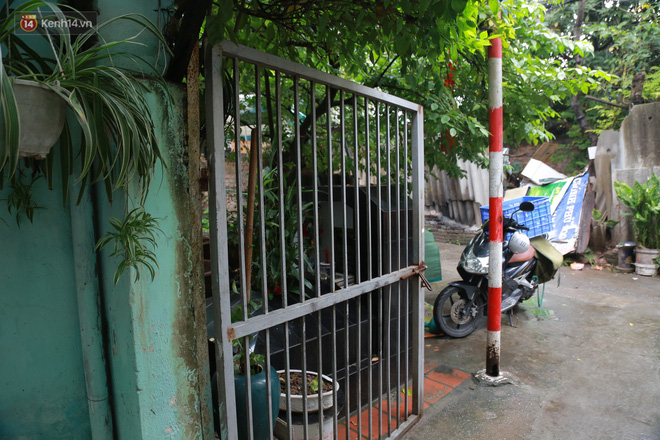 Cận cảnh nghĩa địa trong phố Hà Nội: Nơi người dân vẫn vô tư ăn uống, vui chơi bên cạnh mộ người chết-5