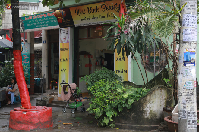 Cận cảnh nghĩa địa trong phố Hà Nội: Nơi người dân vẫn vô tư ăn uống, vui chơi bên cạnh mộ người chết-6