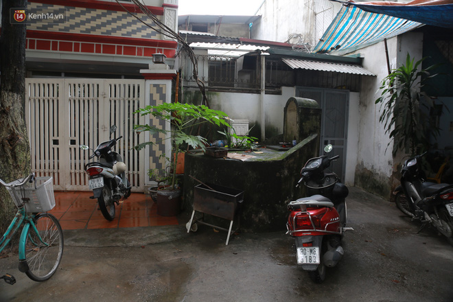 Cận cảnh nghĩa địa trong phố Hà Nội: Nơi người dân vẫn vô tư ăn uống, vui chơi bên cạnh mộ người chết-7