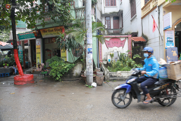 Cận cảnh nghĩa địa trong phố Hà Nội: Nơi người dân vẫn vô tư ăn uống, vui chơi bên cạnh mộ người chết-8