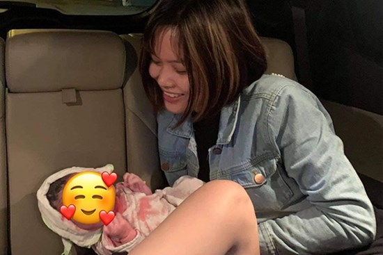 Cô gái Hà Nội kể chuyện tự tay đỡ đẻ cho chị hàng xóm trên ô tô hồi hộp như phim, vài tiếng sau mới hoàn hồn