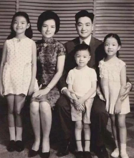 Mối tình gây tranh cãi nhất thời Trung Hoa Dân Quốc, nữ sinh đem lòng yêu thầy giáo hơn 8 tuổi, giờ con gái họ là nhà văn người Việt nào cũng thuộc tên-1
