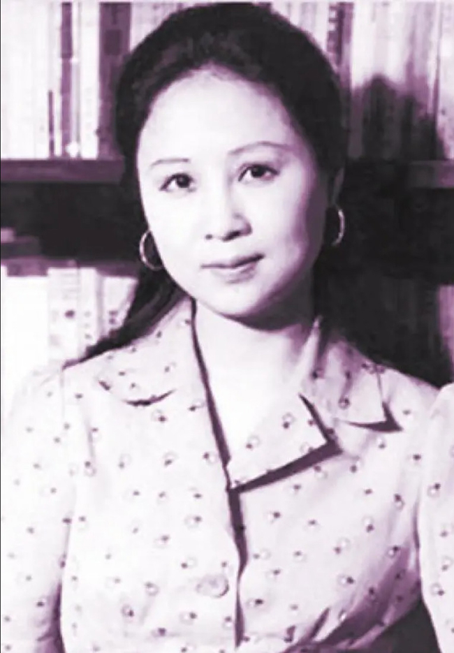 Mối tình gây tranh cãi nhất thời Trung Hoa Dân Quốc, nữ sinh đem lòng yêu thầy giáo hơn 8 tuổi, giờ con gái họ là nhà văn người Việt nào cũng thuộc tên-5