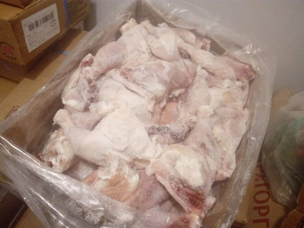 Kê gà, đuôi bò, chân giò heo đông lạnh giá chỉ vài chục nghìn đồng/kg-3