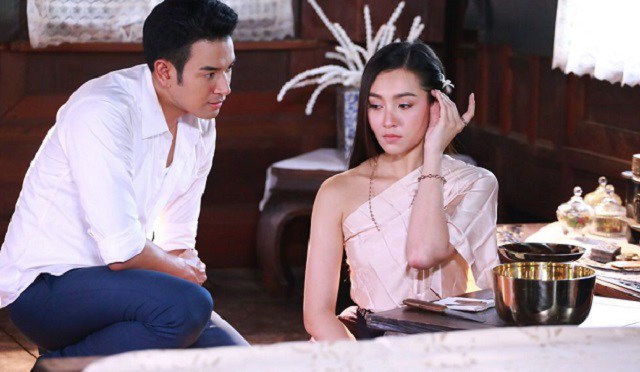 Đi làm về, tôi ngạc nhiên khi thấy một người đàn ông lạ trong nhà, càng bất ngờ hơn khi anh ta đưa cho tôi 1 tỷ đồng và yêu cầu một việc khó tin-1