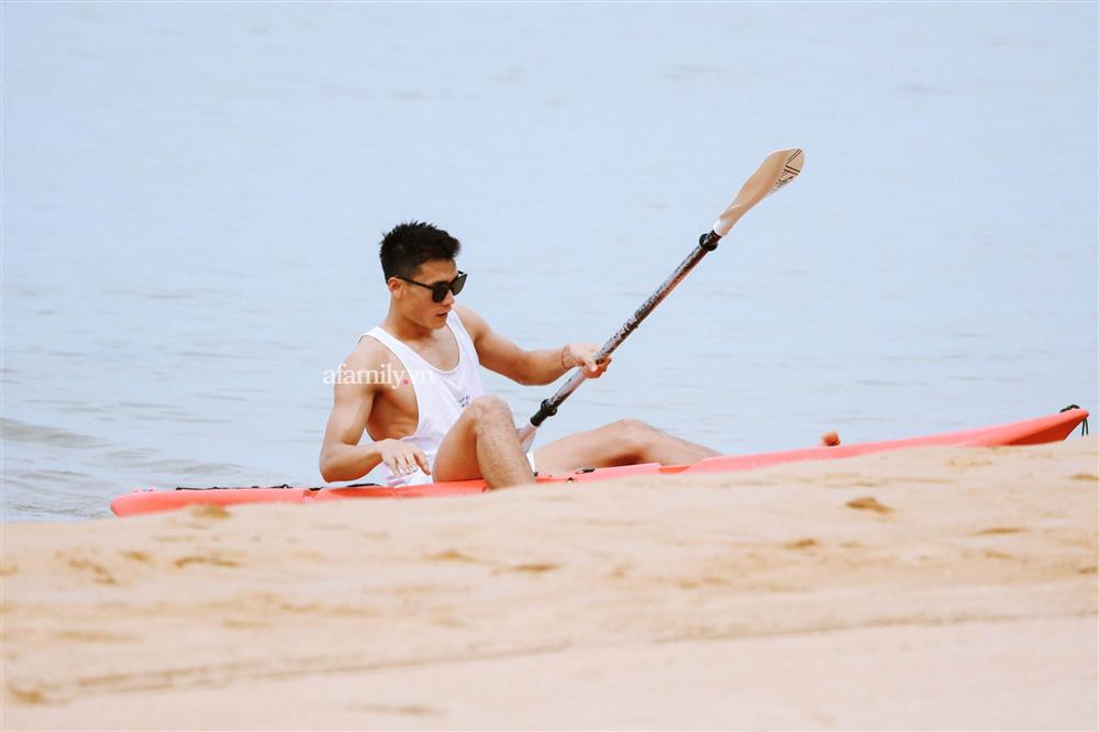 Loạt ảnh khoe trọn body đầy cơ bắp của Bùi Tiến Dũng khi đi bơi buổi sáng!-1