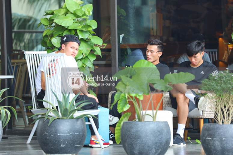 Dàn cầu thủ đình đám kết thúc tour ăn cưới, riêng tình địch Viên Minh là lúc đến hết mình - lúc về hết hồn nhất-3