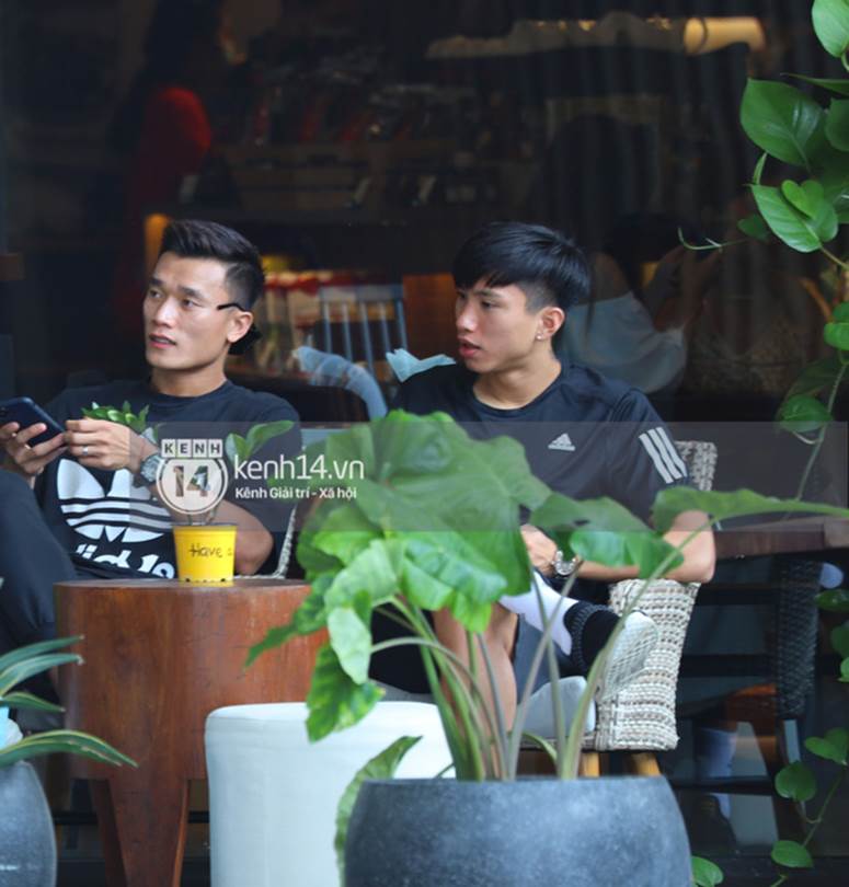 Dàn cầu thủ đình đám kết thúc tour ăn cưới, riêng tình địch Viên Minh là lúc đến hết mình - lúc về hết hồn nhất-5