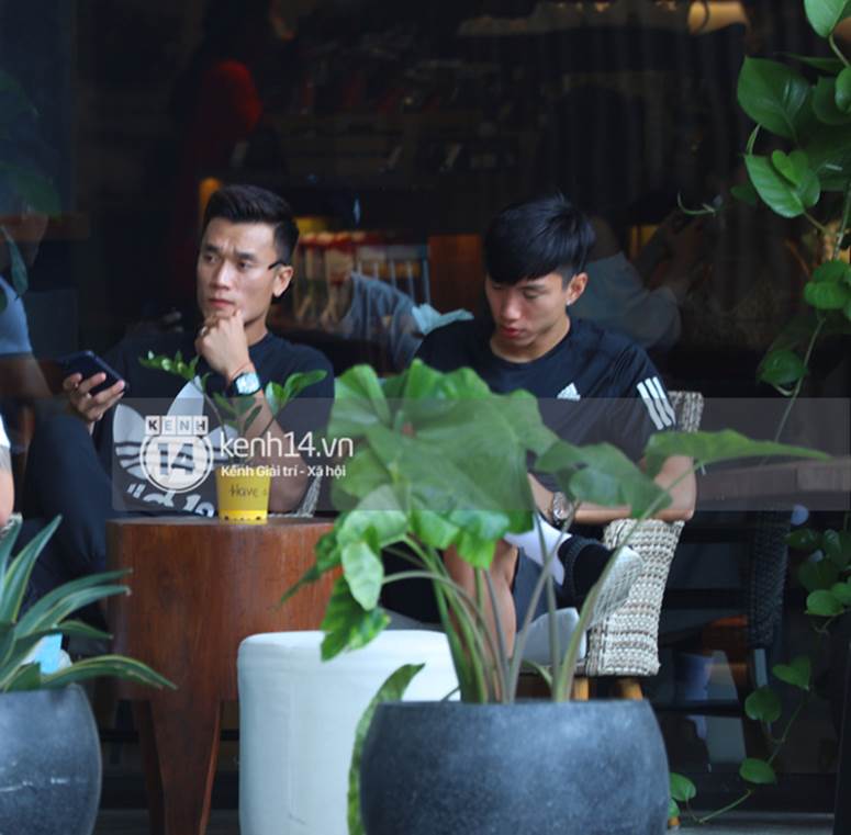 Dàn cầu thủ đình đám kết thúc tour ăn cưới, riêng tình địch Viên Minh là lúc đến hết mình - lúc về hết hồn nhất-4