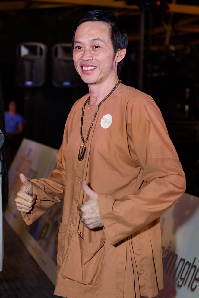 Hoài Linh xin khán giả đừng ném đá”, tiết lộ lý do mặc áo cũ suốt 5 năm-5